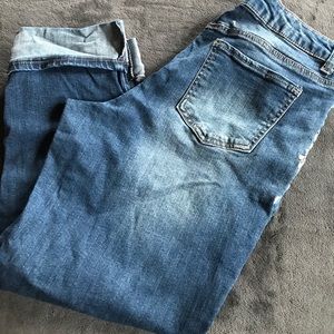 Women’s Cuffed Jeans *Flower Detail*